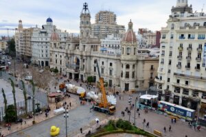 Primeras piezas de la falla municipal creada por Escif y Pere Baenas